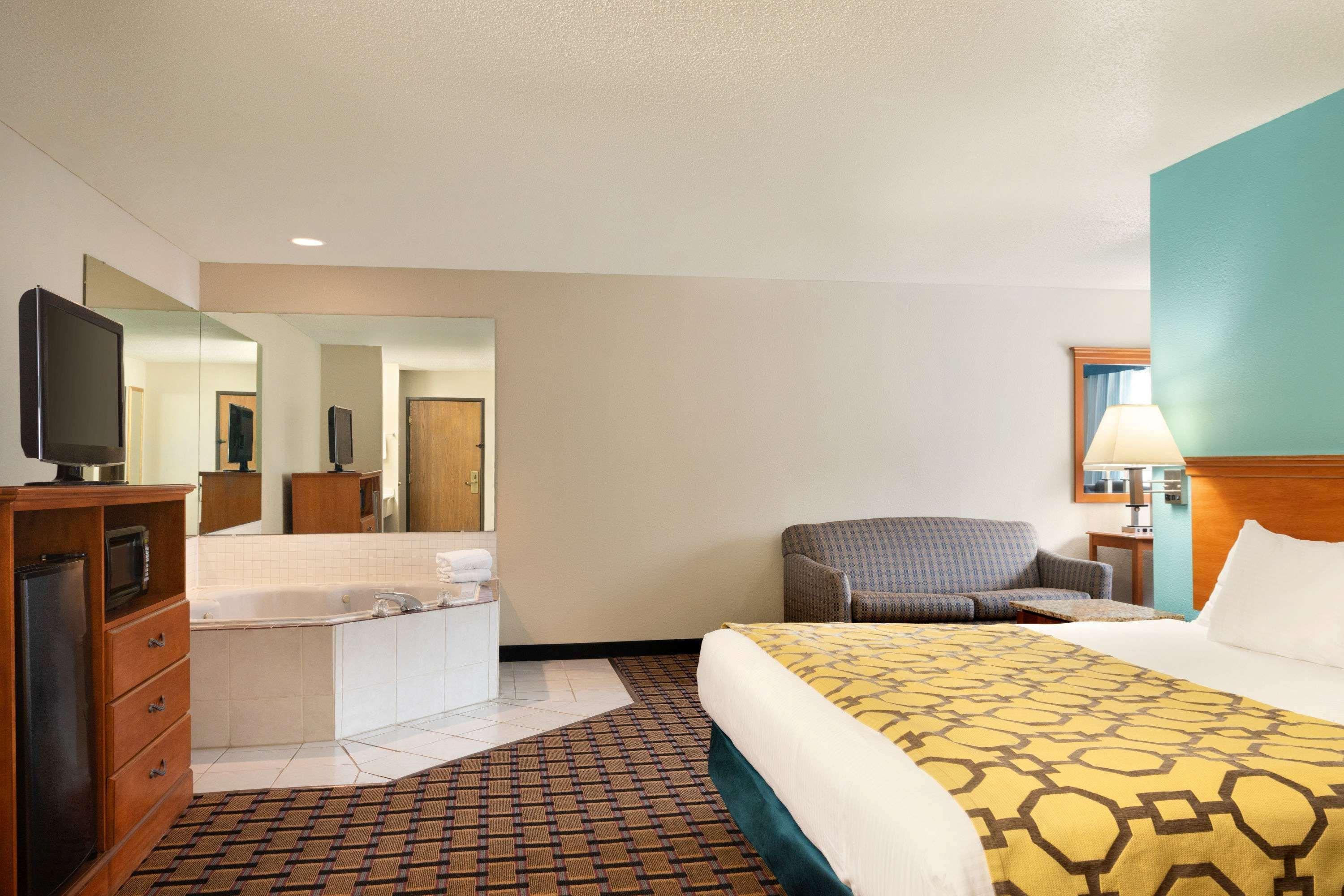 Baymont By Wyndham Warrenton Hotel Kültér fotó